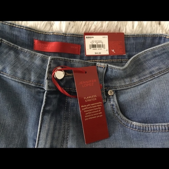 Jennifer Lopez light wash size 2 stretch short - Picture 5 of 16